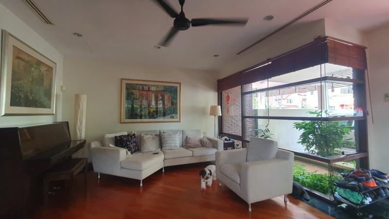 Prop-GPT: Semi-Detached: D10  Semid at Holland, Henry Park vicinity