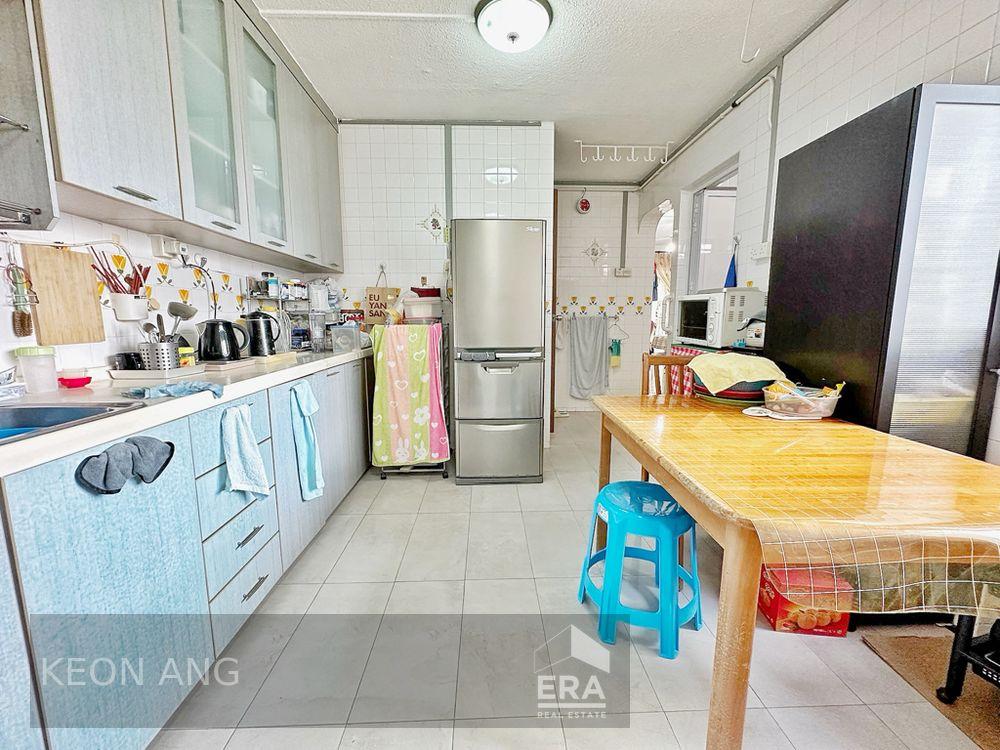HDB - 3 room for Sale, Jalan Rajah 104 Jalan Rajah, SGD 1,000,000 | Leasehold