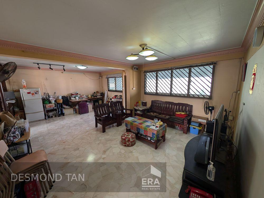 Prop-GPT: HDB:   Tampines Street 81 897 Tampines Street 81 For Sale