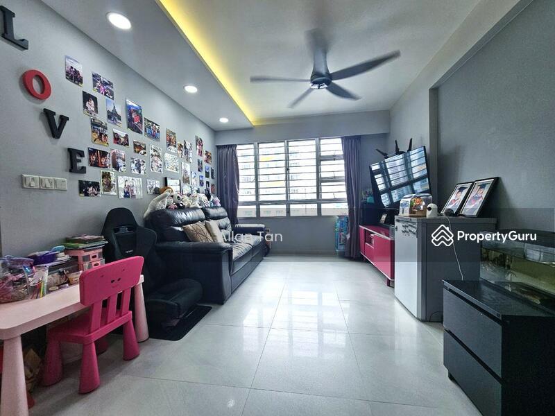 Prop-GPT: HDB Flat: D28 Seletar 451A Sengkang West Way