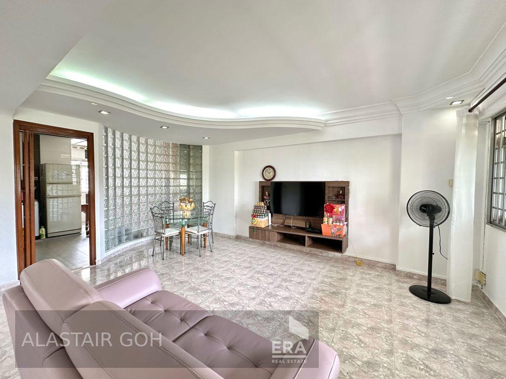 Prop-GPT: HDB - 3 room:   Jurong West Street 81 810 Jurong West Street 81 For Sale
