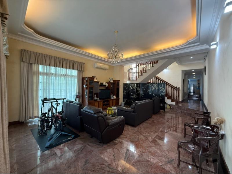 Prop-GPT: Semi-Detached: D15  Telok Kurau Vicinity