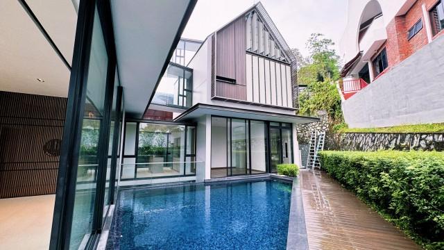 Prop-GPT: Bungalow: D10   D10 Brand New 2.5 Storey Bungalow With Basement At Namly Crescent 