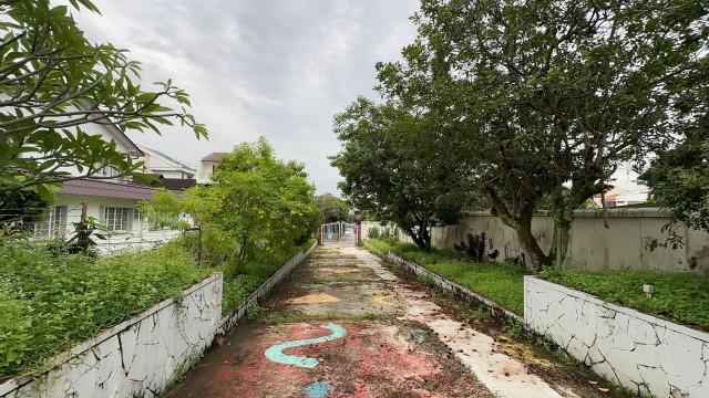 Detached for Sale,  D19  8.7.0.0.6.6.6.1 Original 2 Sty Detached @ Hillside Drive Detached House For Sale, $18,800,000,, SGD 18,800,000 | 999-year Leasehold