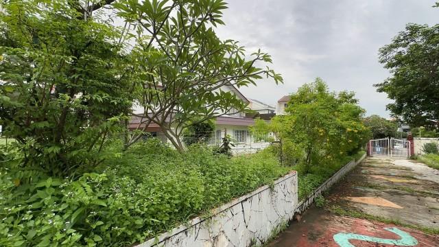 Detached for Sale,  D19  8.7.0.0.6.6.6.1 Original 2 Sty Detached @ Hillside Drive Detached House For Sale, $18,800,000,, SGD 18,800,000 | 999-year Leasehold