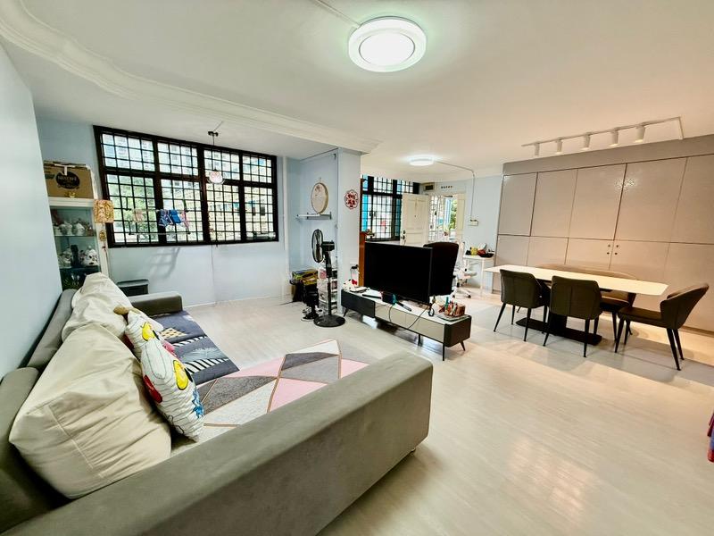 Prop-GPT: HDB Apartment: D19  916 Hougang Avenue 9