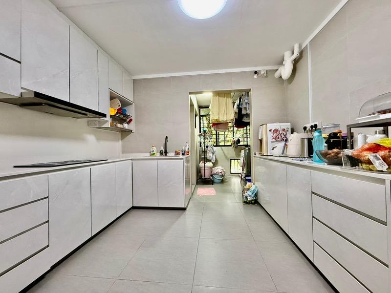 HDB Apartment for Sale, 916 Hougang Avenue 9 HDB Apartment For Sale, $720,000, 3 Bed 2 Bath 1,291 sqft $558.00 psf, SGD 720,000 | 99-year Leasehold