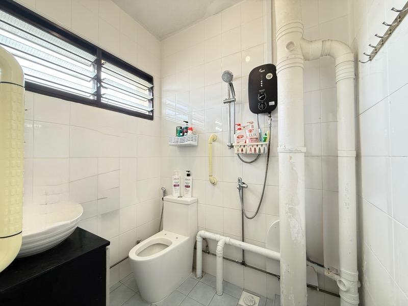 HDB Apartment for Sale, 270 Yishun Street 22 HDB Apartment For Sale, $435,000, 2 Bed 2 Bath 796 sqft $546.00 psf, SGD 435,000 | 99-year Leasehold