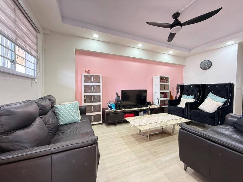 HDB Apartment for Sale, 270 Yishun Street 22 HDB Apartment For Sale, $435,000, 2 Bed 2 Bath 796 sqft $546.00 psf, SGD 435,000 | 99-year Leasehold