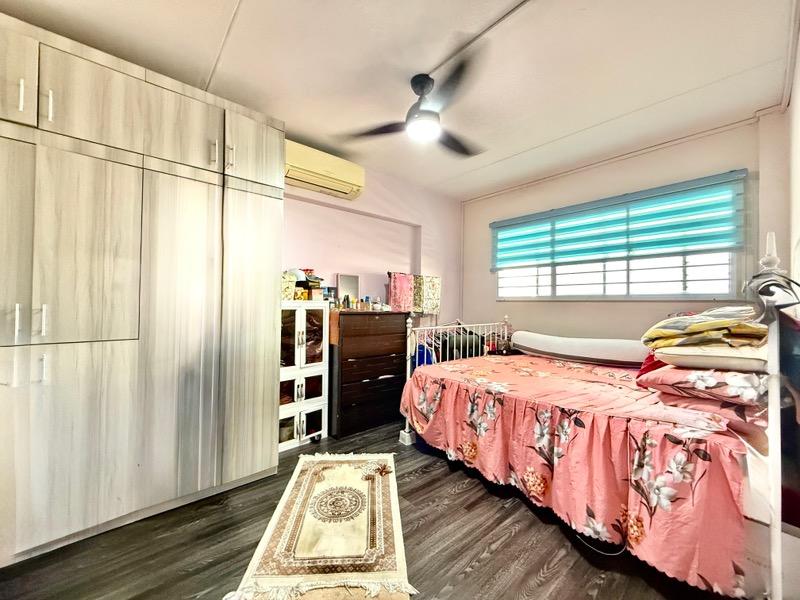 HDB Apartment for Sale, 270 Yishun Street 22 HDB Apartment For Sale, $435,000, 2 Bed 2 Bath 796 sqft $546.00 psf, SGD 435,000 | 99-year Leasehold