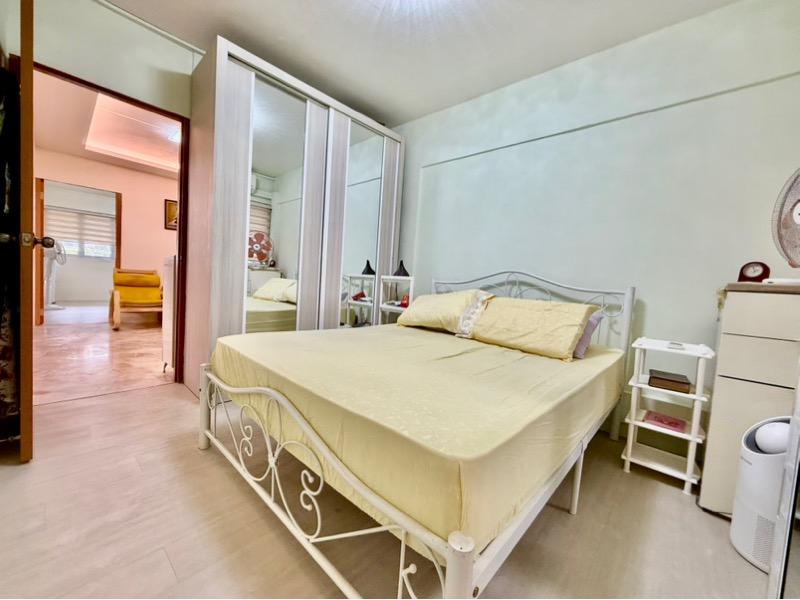 HDB Apartment for Sale, 431 Clementi Avenue 3 HDB Apartment For Sale, $555,000, 2 Bed 2 Bath 882 sqft $629.00 psf, SGD 555,000 | 99-year Leasehold