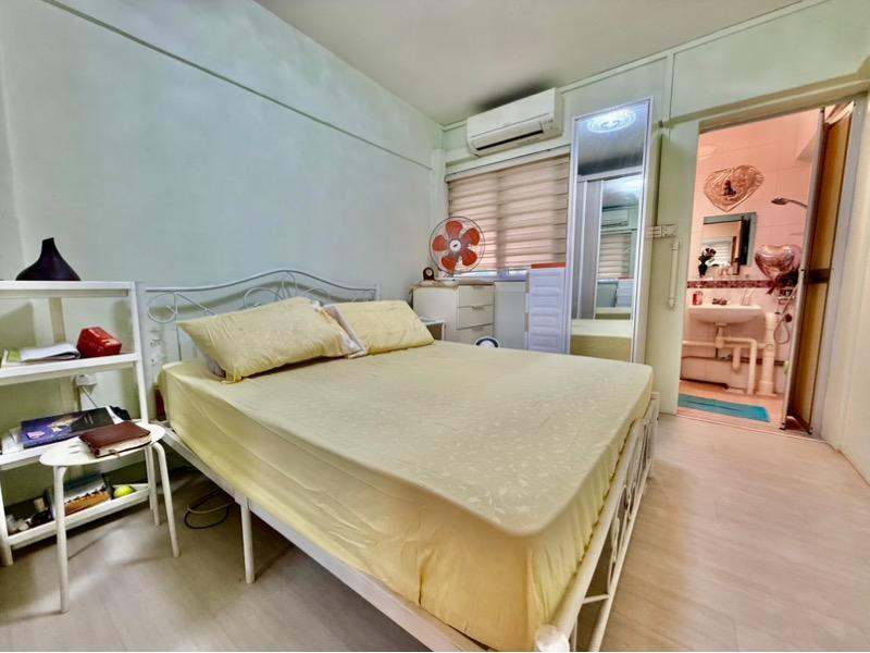 HDB Apartment for Sale, 431 Clementi Avenue 3 HDB Apartment For Sale, $555,000, 2 Bed 2 Bath 882 sqft $629.00 psf, SGD 555,000 | 99-year Leasehold