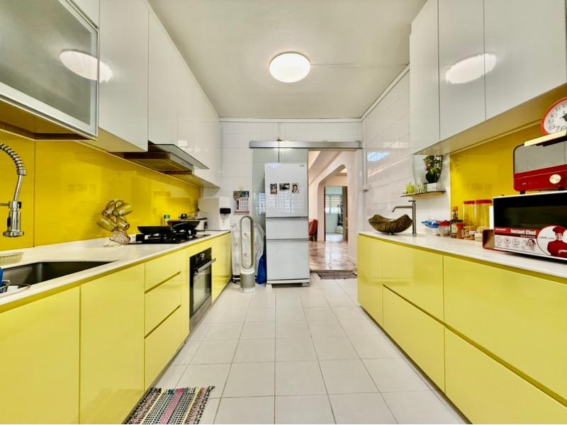 HDB Apartment for Sale, 431 Clementi Avenue 3 HDB Apartment For Sale, $555,000, 2 Bed 2 Bath 882 sqft $629.00 psf, SGD 555,000 | 99-year Leasehold