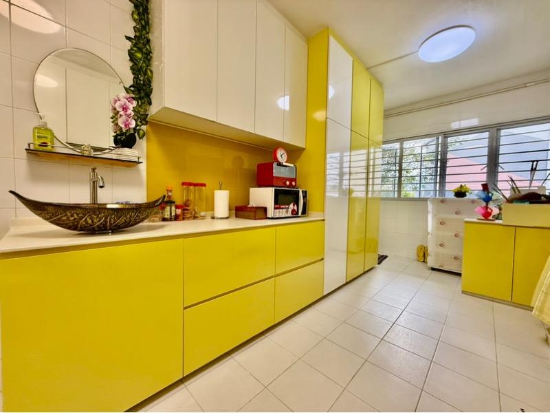 HDB Apartment for Sale, 431 Clementi Avenue 3 HDB Apartment For Sale, $555,000, 2 Bed 2 Bath 882 sqft $629.00 psf, SGD 555,000 | 99-year Leasehold