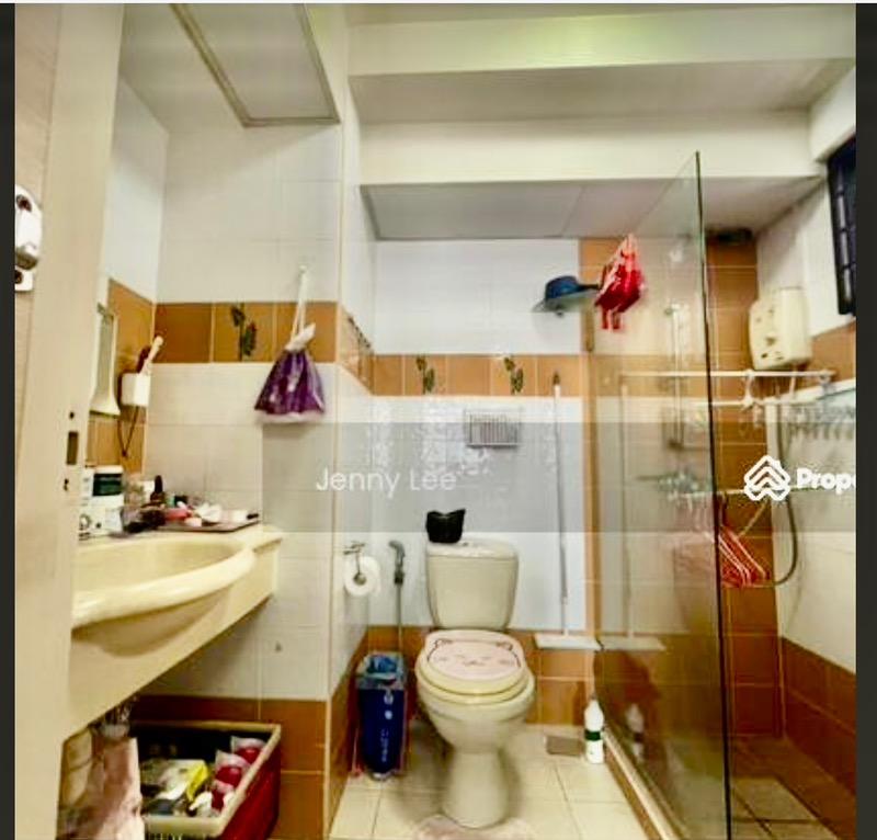 HDB Apartment for Sale, 404A Fernvale Lane HDB Apartment For Sale, $650,000, 3 Bed 2 Bath 1,216 sqft $535.00 psf, SGD 650,000 | 99-year Leasehold