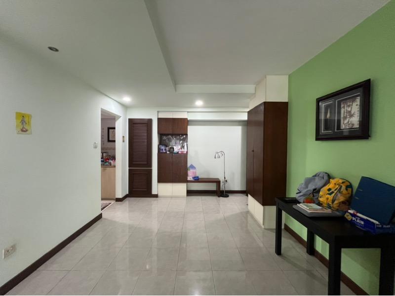 HDB Apartment for Sale, 404A Fernvale Lane HDB Apartment For Sale, $650,000, 3 Bed 2 Bath 1,216 sqft $535.00 psf, SGD 650,000 | 99-year Leasehold