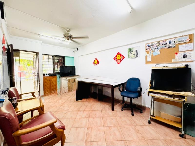 Prop-GPT: HDB Apartment: D20 Ang Mo Kio 230 Ang Mo Kio Avenue 3