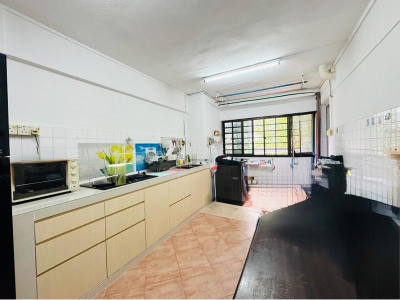 HDB Apartment for Sale, 230 Ang Mo Kio Avenue 3 HDB Apartment For Sale, $438,888, 2 Bed 2 Bath 721 sqft $609.00 psf, SGD 438,888 | 99-year Leasehold