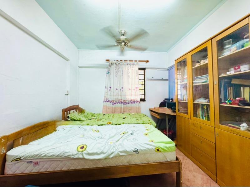 HDB Apartment for Sale, 230 Ang Mo Kio Avenue 3 HDB Apartment For Sale, $438,888, 2 Bed 2 Bath 721 sqft $609.00 psf, SGD 438,888 | 99-year Leasehold