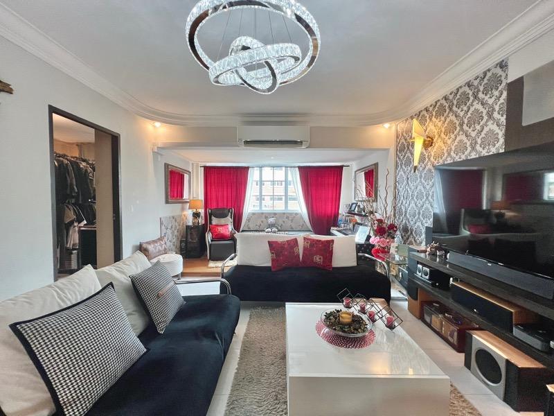 Prop-GPT: HDB Apartment: D18 Pasir Ris 134 Pasir Ris Street 11