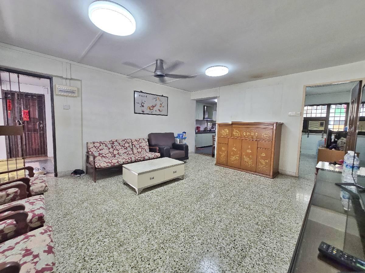 Prop-GPT: HDB Apartment: D25  7 Marsiling Drive