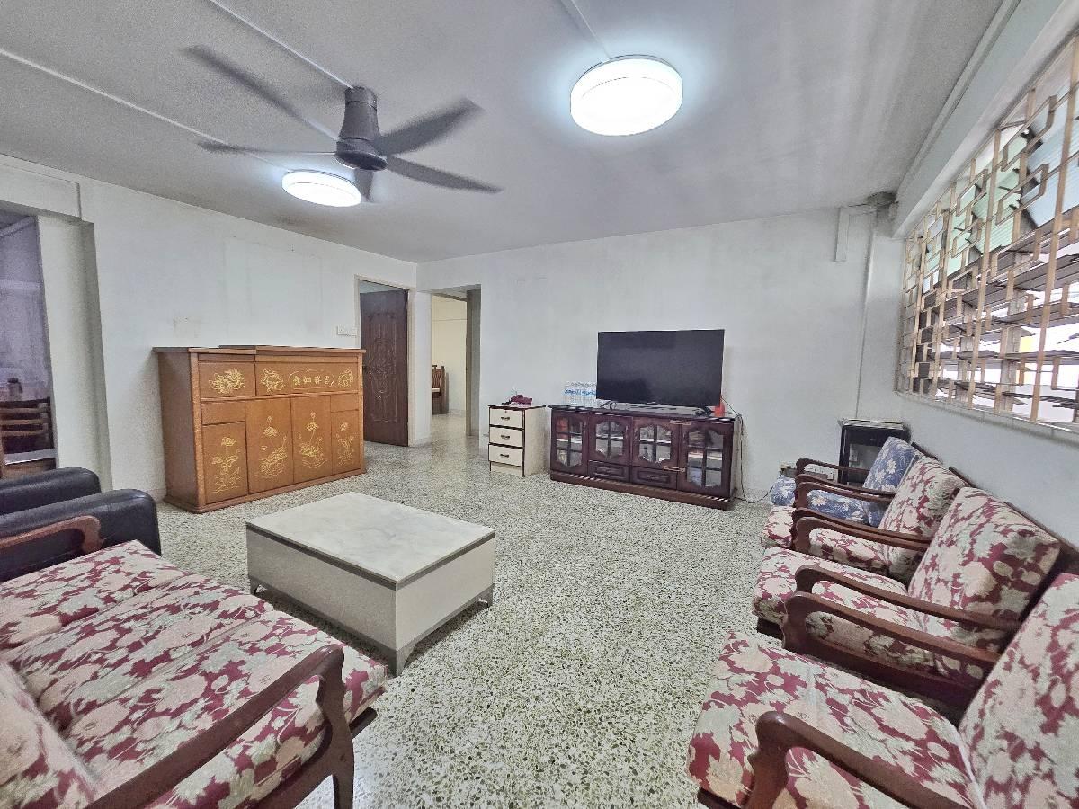HDB Apartment for Sale, 7 Marsiling Drive HDB Apartment For Sale, $415,000, 3 Bed 2 Bath 947 sqft $438.00 psf, SGD 415,000 | 99-year Leasehold