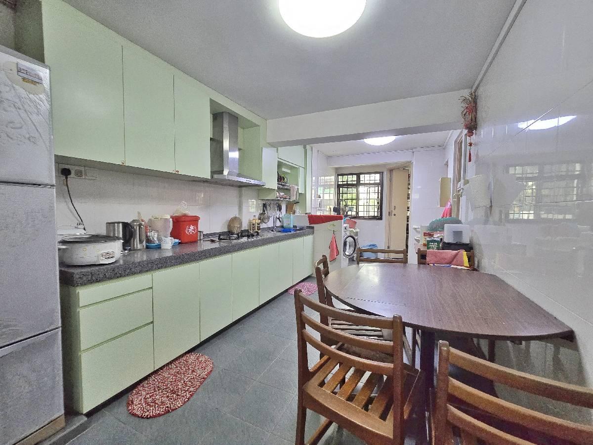 HDB Apartment for Sale, 7 Marsiling Drive HDB Apartment For Sale, $415,000, 3 Bed 2 Bath 947 sqft $438.00 psf, SGD 415,000 | 99-year Leasehold