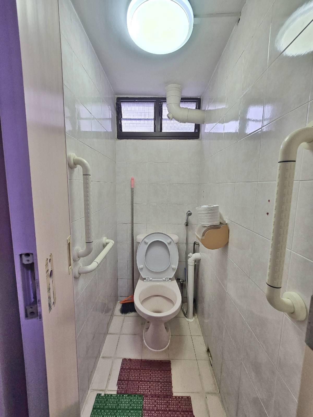 HDB Apartment for Sale, 7 Marsiling Drive HDB Apartment For Sale, $415,000, 3 Bed 2 Bath 947 sqft $438.00 psf, SGD 415,000 | 99-year Leasehold