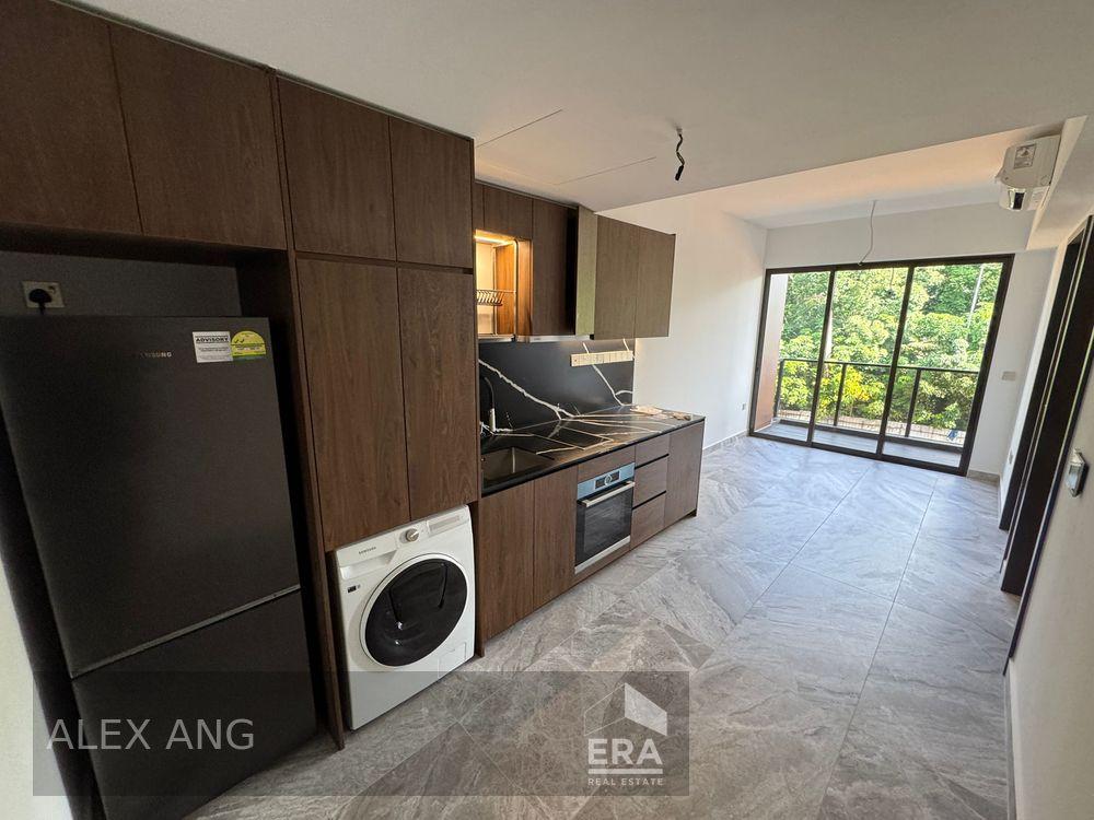 Prop-GPT: Condominium:   Canberra Drive The Commodore For Sale