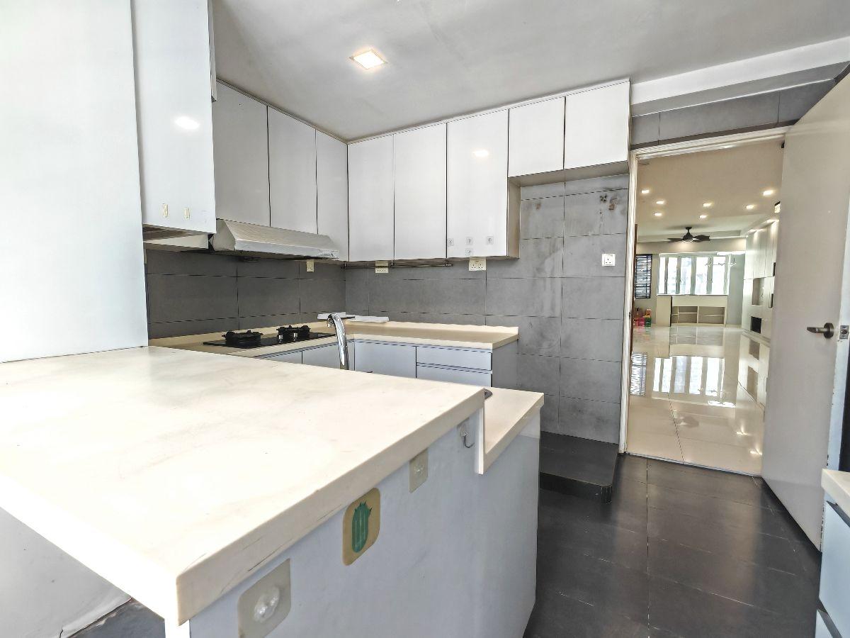 Apartment for Sale, Ritz Mansions Apartment For Sale, $1,995,000, 3 Bed 2 Bath 1,302 sqft $1,532.00 psf, SGD 1,995,000 | Freehold