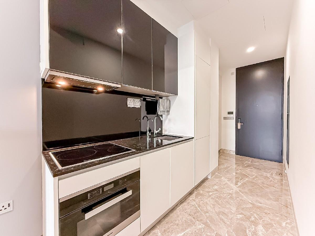 Prop-GPT: Apartment: D09  Martin Modern