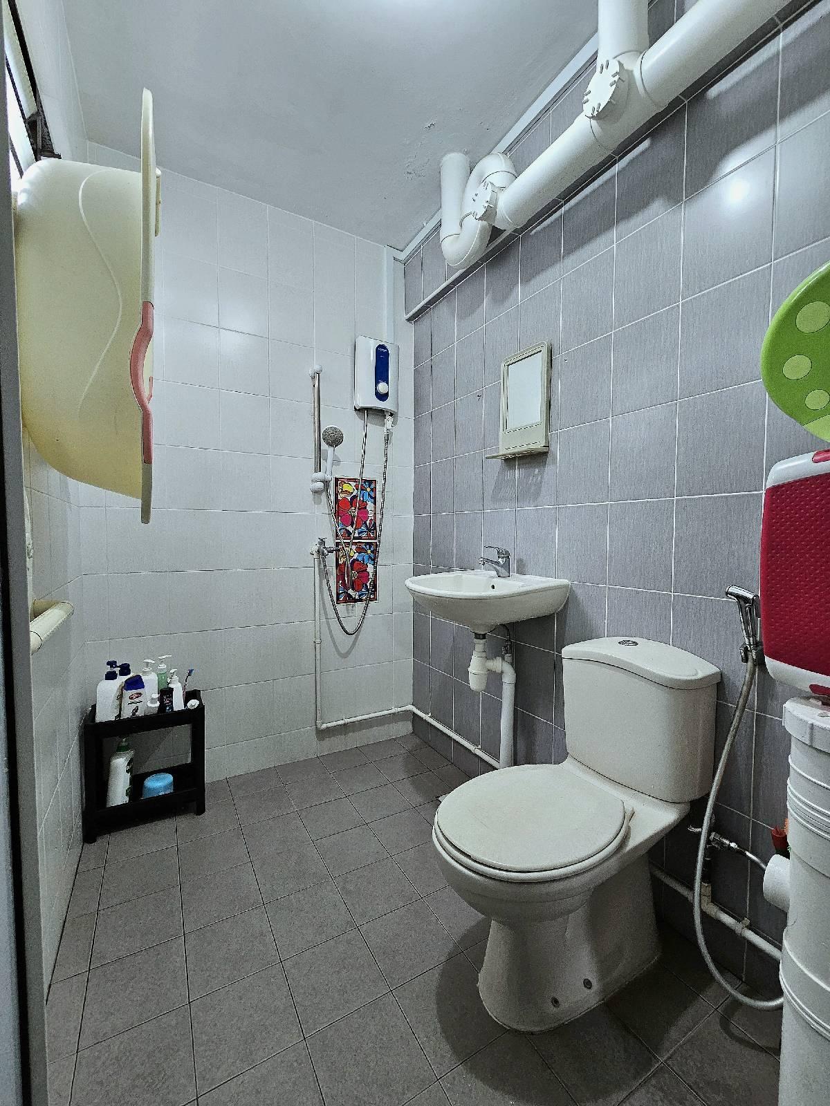 HDB Apartment for Sale, 149 Bishan Street 11 HDB Apartment For Sale, $610,000, 3 Bed 2 Bath 904 sqft $675.00 psf, SGD 610,000 | 99-year Leasehold