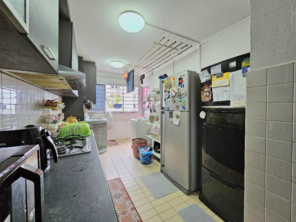 HDB Apartment for Sale, 149 Bishan Street 11 HDB Apartment For Sale, $610,000, 3 Bed 2 Bath 904 sqft $675.00 psf, SGD 610,000 | 99-year Leasehold