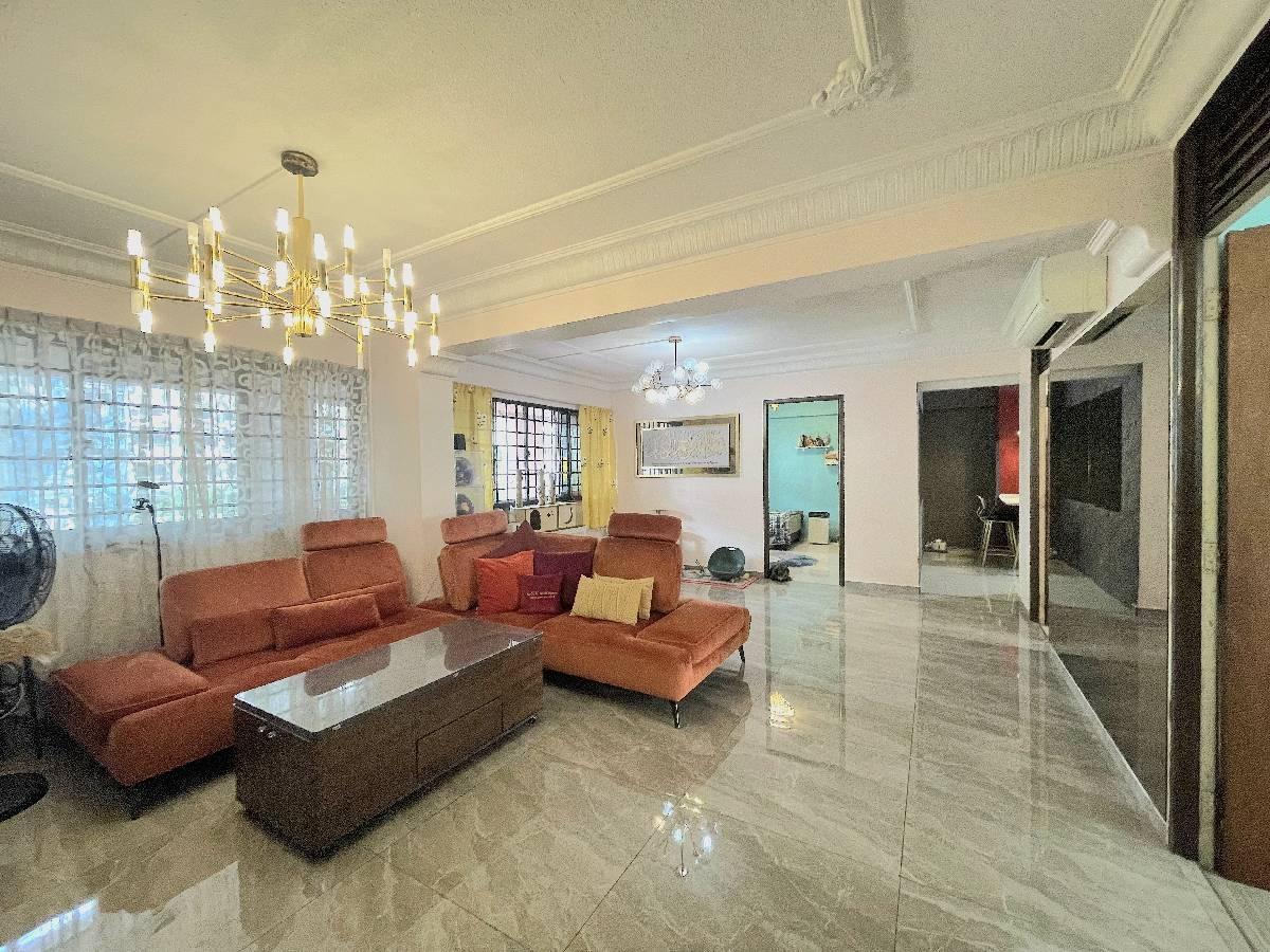 Prop-GPT: HDB Apartment: D23 Choa Chu Kang 285 Choa Chu Kang Avenue 3