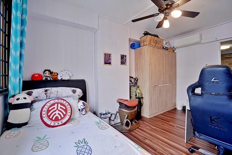 HDB Apartment for Sale, 225 Choa Chu Kang Central HDB Apartment For Sale, $698,000, 3 Bed 2 Bath 129 sqft $5,411.00 psf, SGD 698,000 | 99-year Leasehold