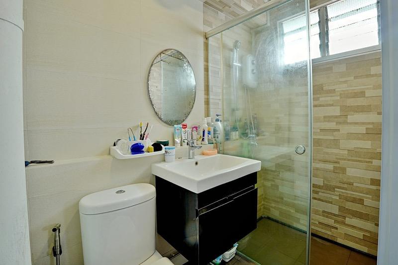 HDB Apartment for Sale, 225 Choa Chu Kang Central HDB Apartment For Sale, $698,000, 3 Bed 2 Bath 129 sqft $5,411.00 psf, SGD 698,000 | 99-year Leasehold