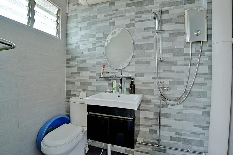 HDB Apartment for Sale, 225 Choa Chu Kang Central HDB Apartment For Sale, $698,000, 3 Bed 2 Bath 129 sqft $5,411.00 psf, SGD 698,000 | 99-year Leasehold