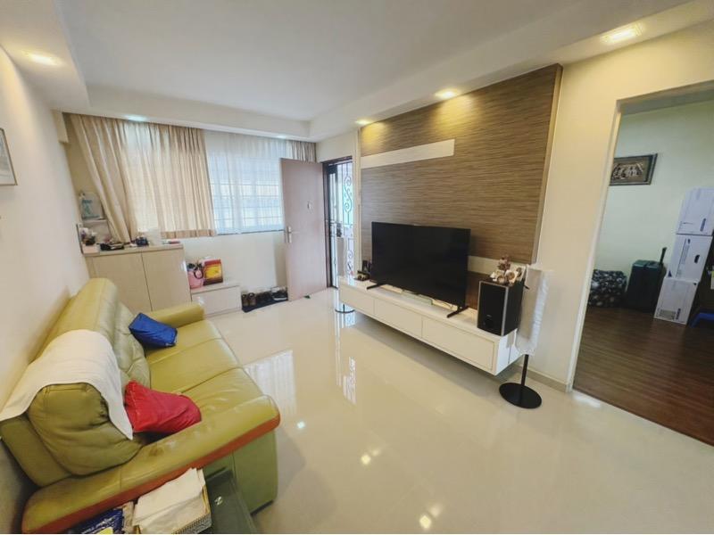 Prop-GPT: HDB Apartment: D27 Yishun 833 Yishun Street 81