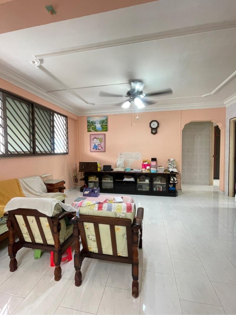 Prop-GPT: HDB Apartment: D27 Yishun 844 Yishun Street 81