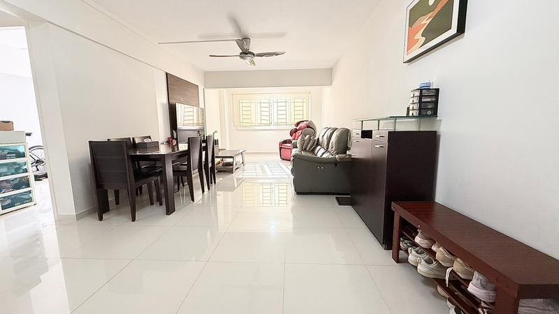 Prop-GPT: HDB Apartment: D18  894 Tampines Street 81
