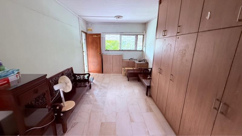 Prop-GPT: HDB Apartment: D18  202 Tampines Street 21