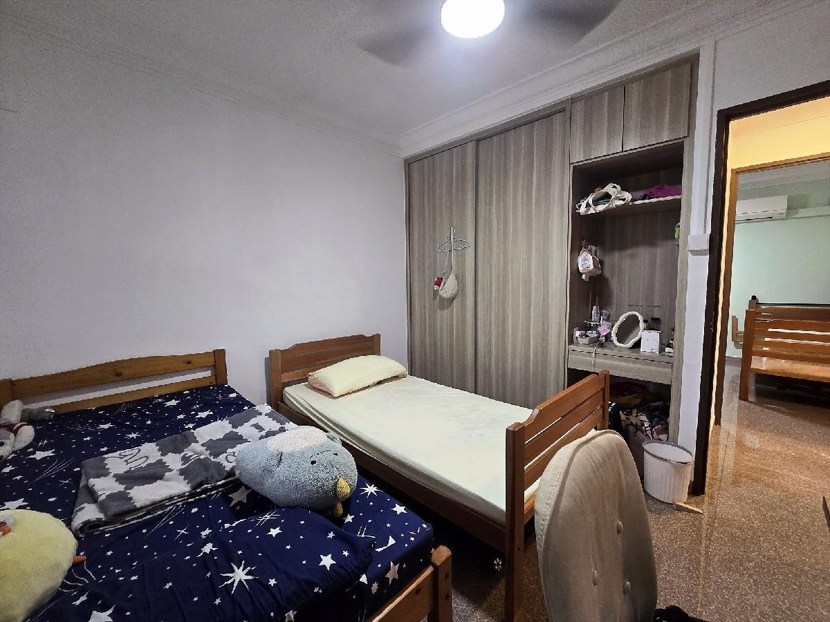 HDB Apartment for Sale, 288C Bukit Batok Street 25 HDB Apartment For Sale, $580,000, 3 Bed 2 Bath 969 sqft $599.00 psf, SGD 580,000 | 99-year Leasehold