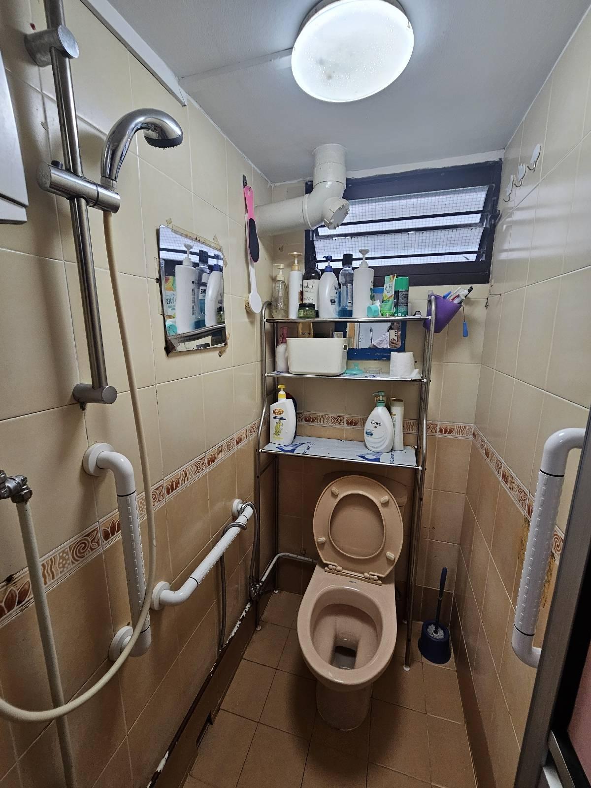 HDB Apartment for Sale, 231 Lorong 8 Toa Payoh HDB Apartment For Sale, $420,000, 2 Bed 2 Bath 818 sqft $513.00 psf, SGD 420,000 | 99-year Leasehold