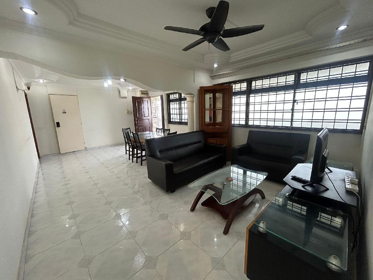 Prop-GPT: HDB Apartment: D27  315 Sembawang Vista