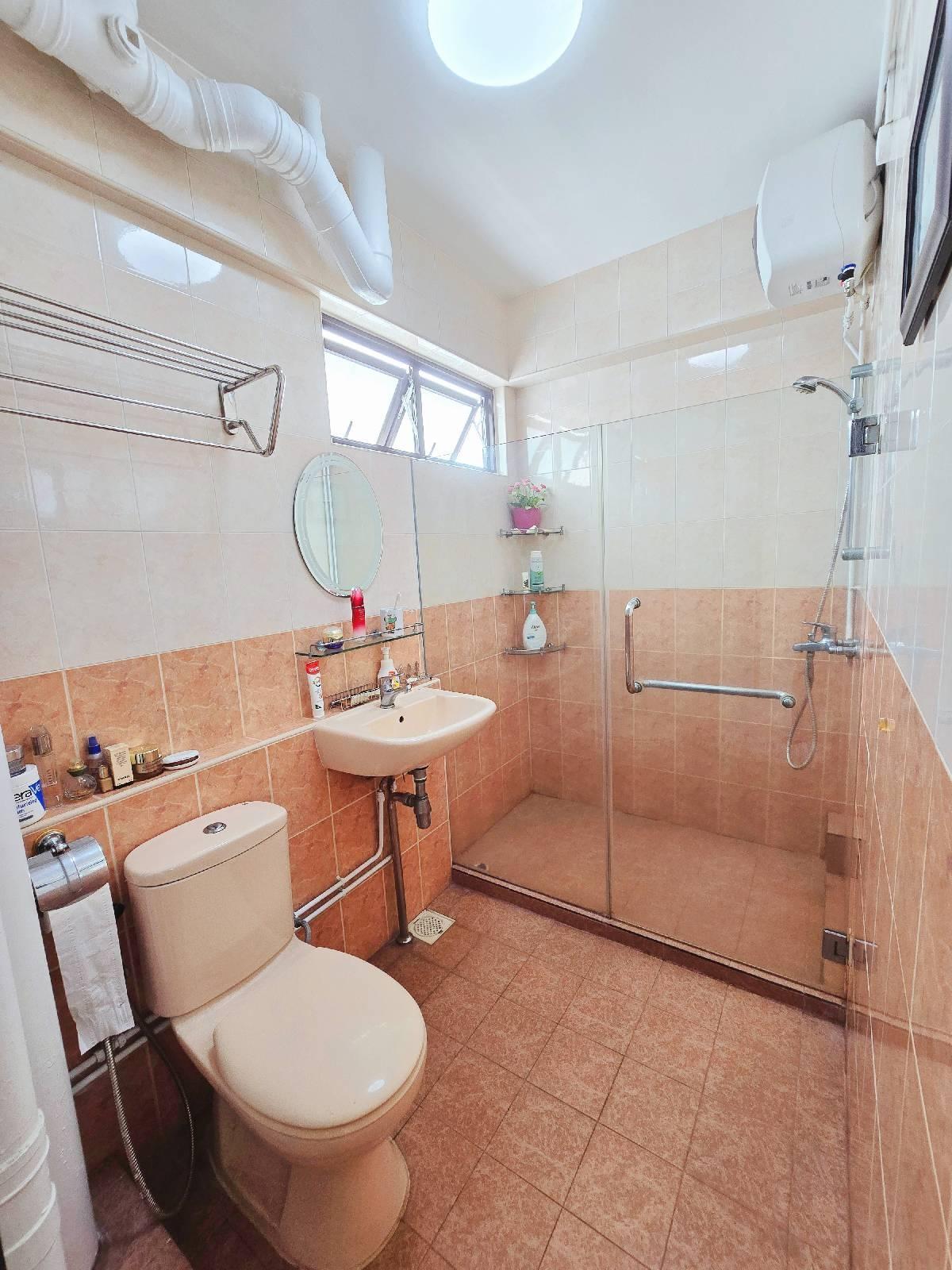 HDB Apartment for Sale, 330 Bukit Batok Street 33 HDB Apartment For Sale, $930,000, 4 Bed 2 Bath 1,539 sqft $604.00 psf, SGD 930,000 | 99-year Leasehold