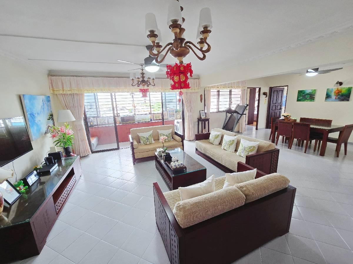 HDB Apartment for Sale, 330 Bukit Batok Street 33 HDB Apartment For Sale, $930,000, 4 Bed 2 Bath 1,539 sqft $604.00 psf, SGD 930,000 | 99-year Leasehold
