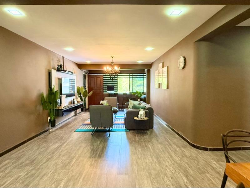 HDB Apartment for Sale, 104 Bedok Reservoir Road HDB Apartment For Sale, $698,000, 3 Bed 2 Bath 1,302 sqft $536.00 psf, SGD 698,000 | 99-year Leasehold