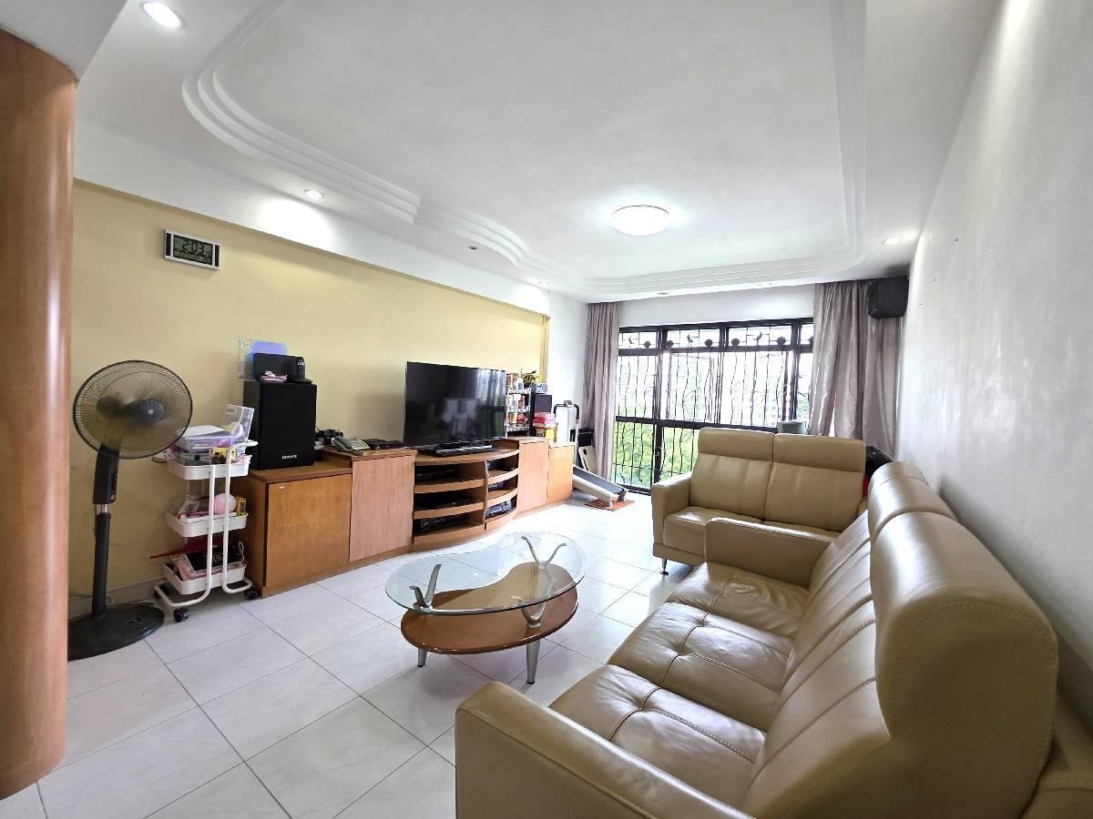 Prop-GPT: HDB Apartment: D25  521 Woodlands Drive 14