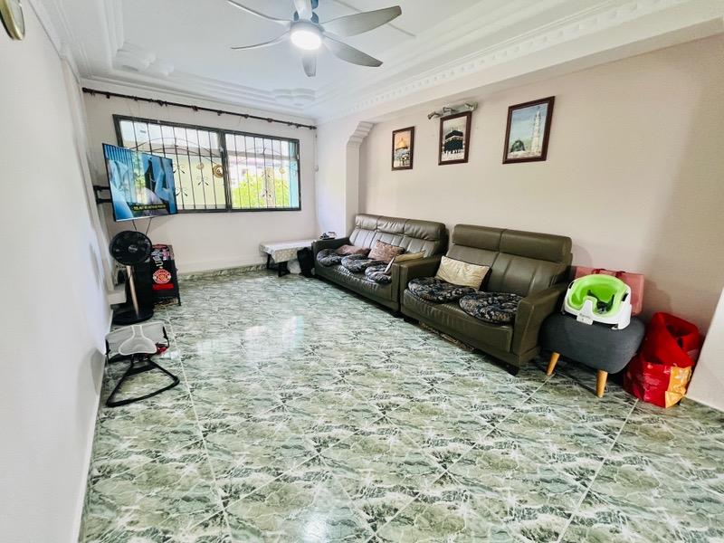 Prop-GPT: HDB Apartment: D23 Choa Chu Kang 763 Choa Chu Kang North 5