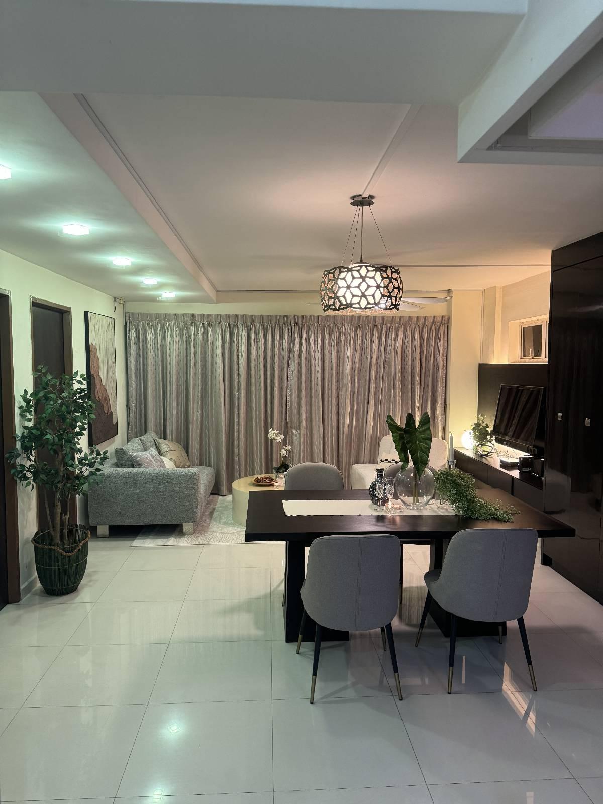 HDB Apartment for Sale, 431 Choa Chu Kang Avenue 4 HDB Apartment For Sale, $710,000, 3 Bed 2 Bath 1,302 sqft $545.00 psf, SGD 710,000 | 99-year Leasehold